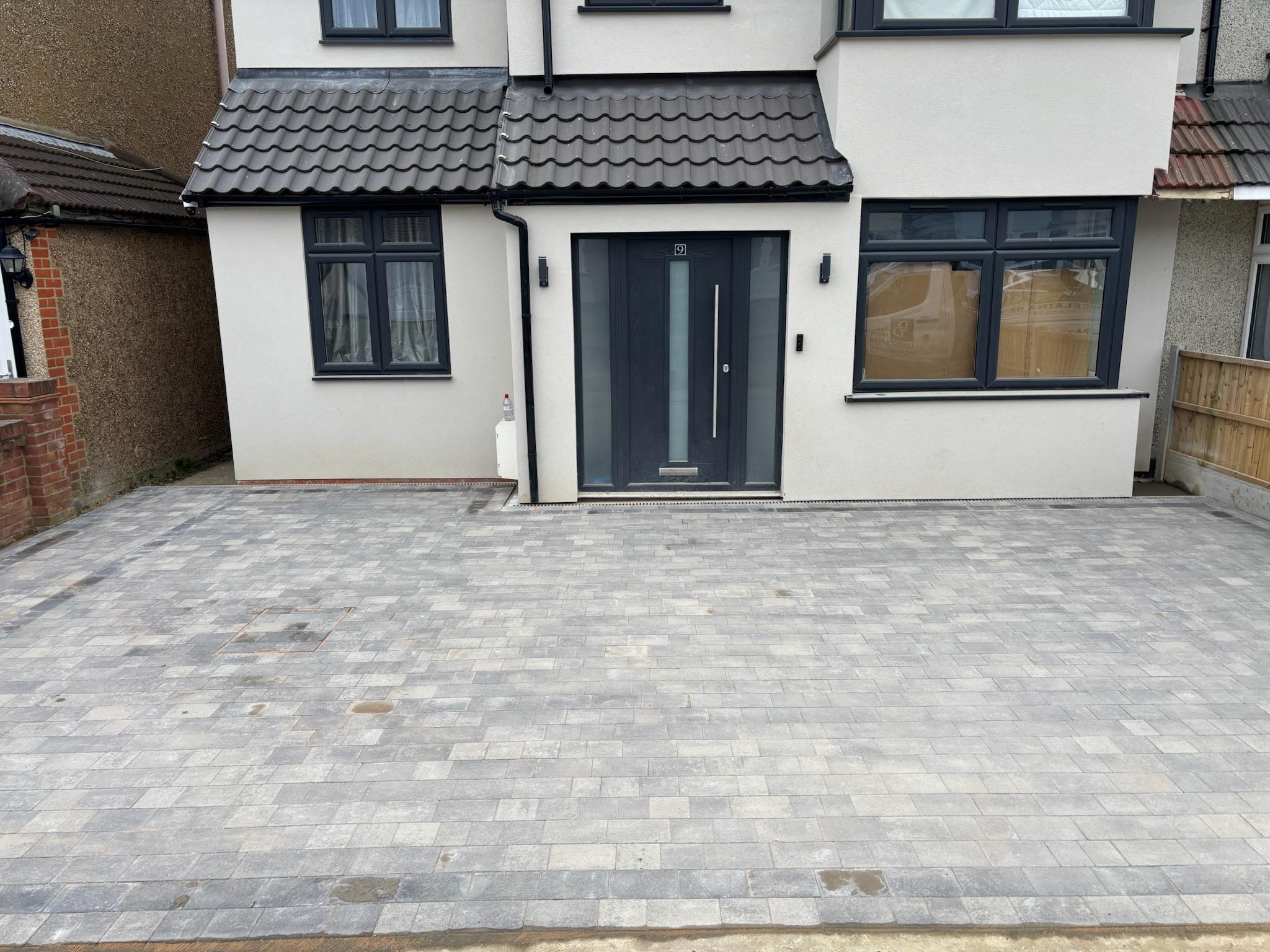 Brett Beta Trio Silver Haze Driveway