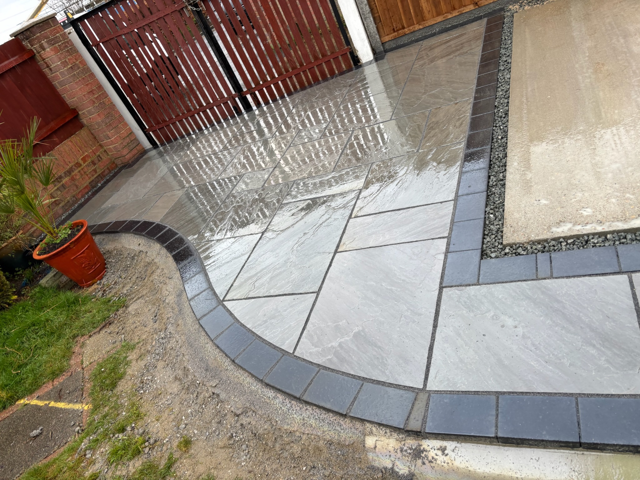 Kandla Grey Sandstone Patio with Charcoal Border finished photo 7